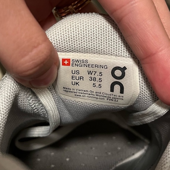 On Cloudswift - Picture 2 of 6